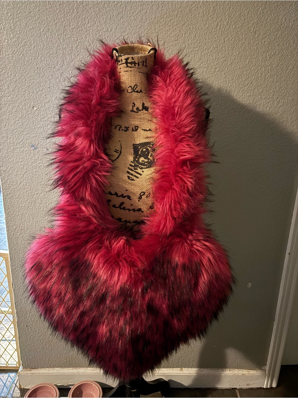 Faux Fur Heart Shoulder Bag in Hot Pink - Picture 5 of 7